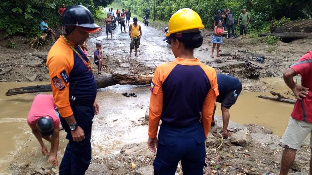 Protección Civil inspecciona zonas afectadas por las lluvias en Sucre