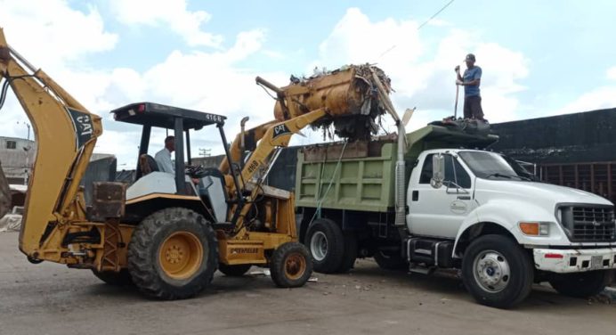 Retiran 40 toneladas de desechos sólidos del Mercado de Los Bloques