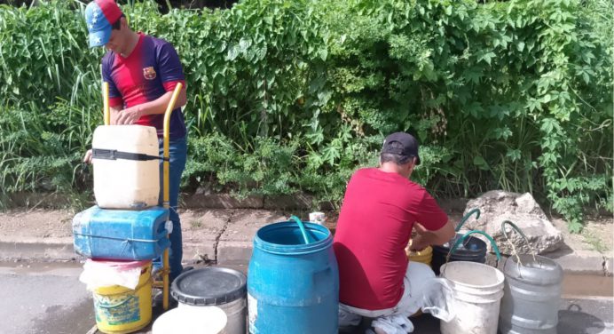 Vecinos de Los Godos llevan más de cuatro semanas sin agua