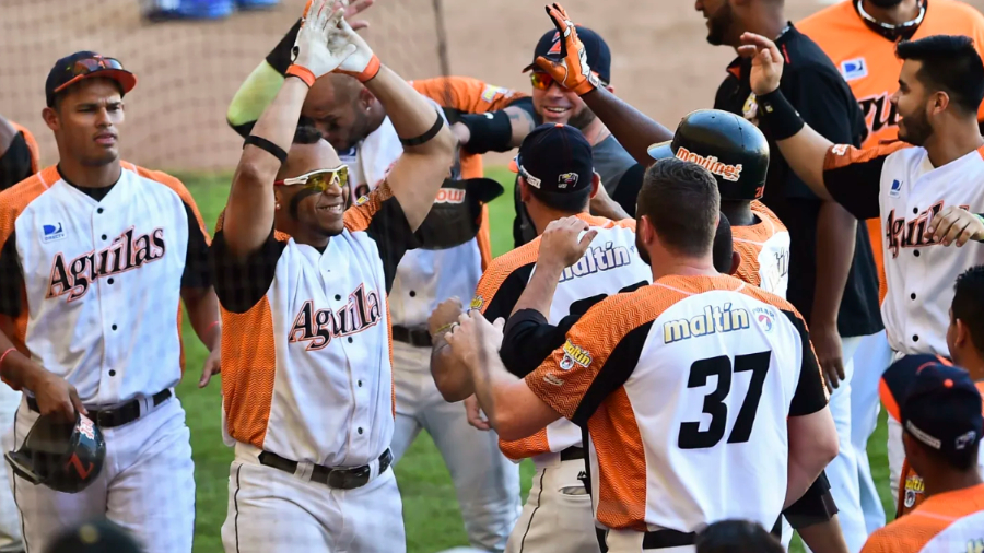 Águilas del Zulia derrota a Tiburones en el histórico Juego de la Chinita 2 Águilas del Zulia derrota a Tiburones en el histórico Juego de la Chinita