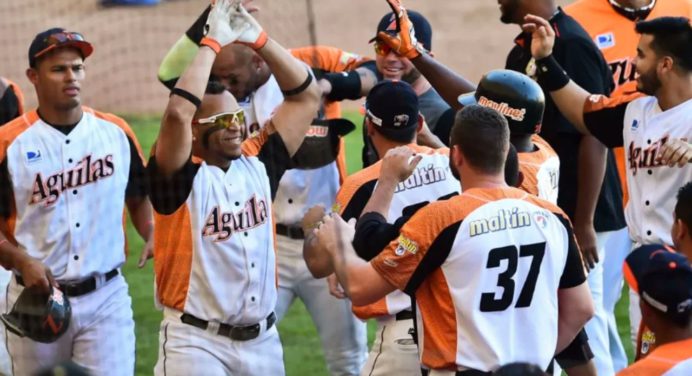 Águilas del Zulia derrota a Tiburones en el histórico Juego de la Chinita