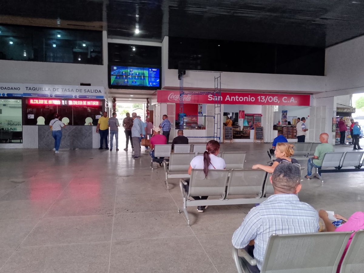 Alta movilización en el Terminal por el juego de la Vinotinto 2 Alta movilización