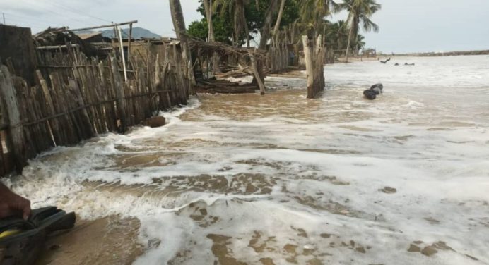 Autoridades evalúan el efecto del mar de leva en Anzoátegui