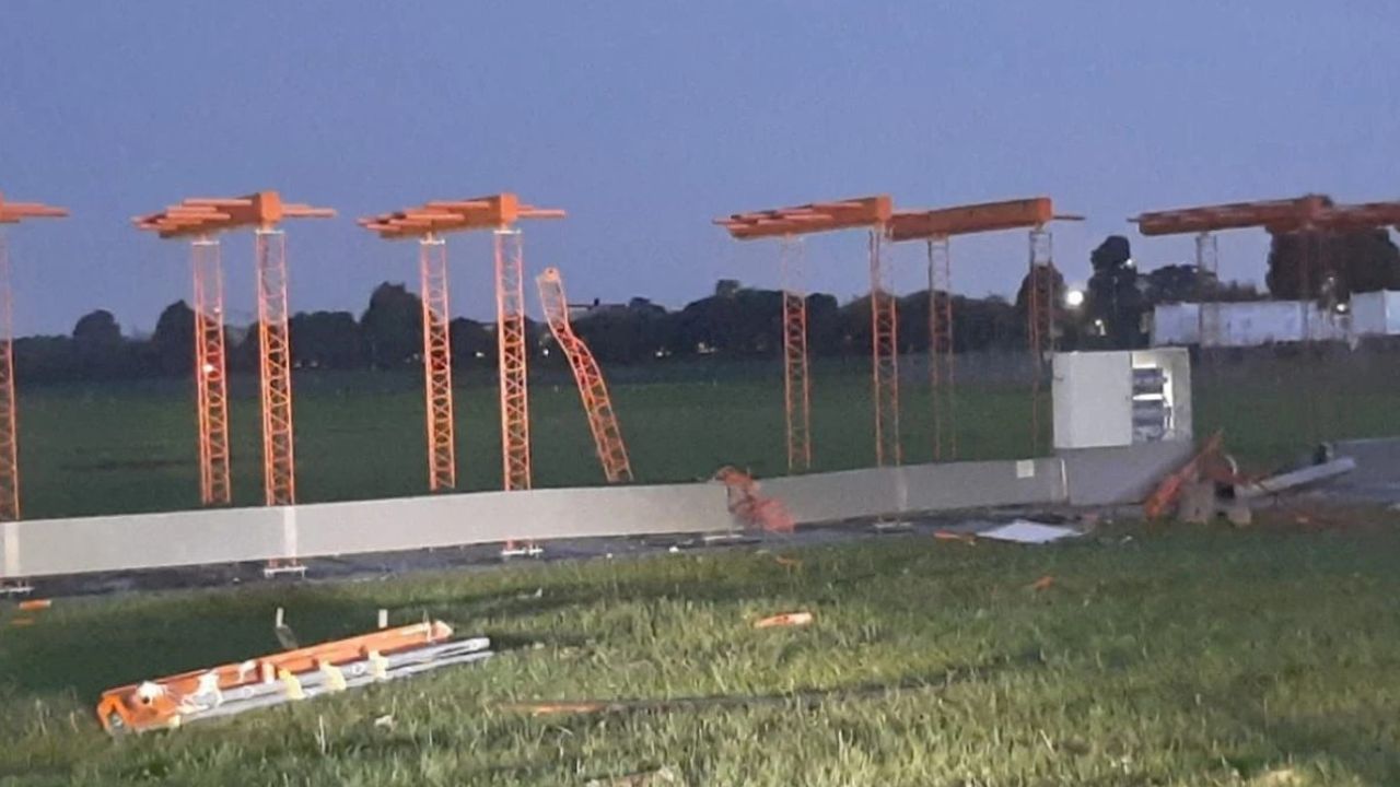 Cargo plane hits a tower of the system that guides landings at Bogotá airport