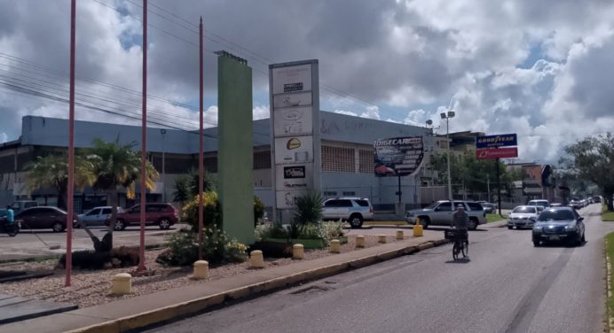 Choferes reportan largas colas para surtir gasolina