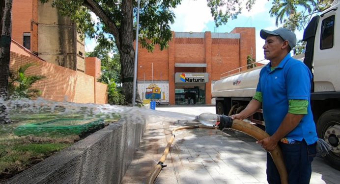 Embellecen la plaza El Balancín de Maturín