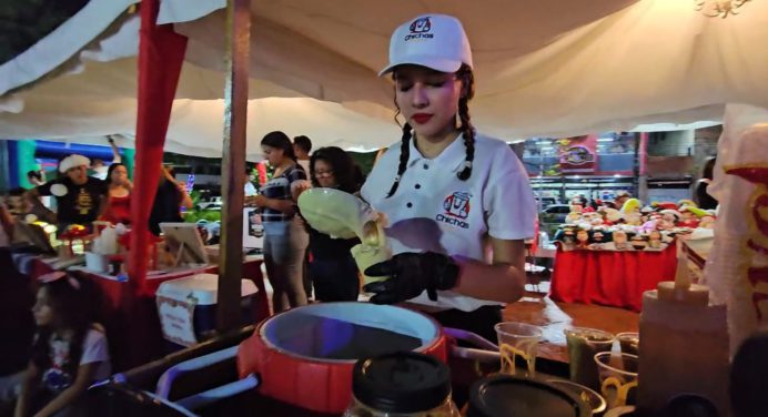 Emprendedores toman la plaza Rómulo Gallegos para su III Feria navideña