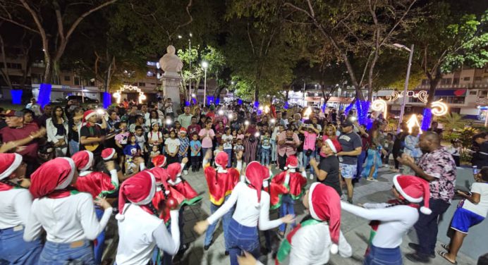 Encienden la Navidad en la plaza Ayacucho de Maturín