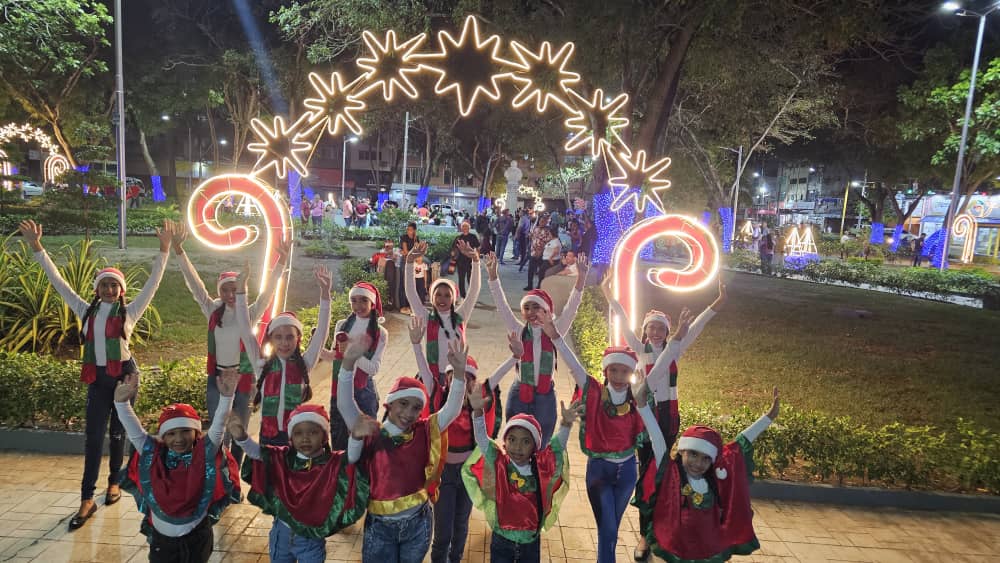 Encienden la Navidad en la plaza Ayacucho de Maturín 2 encienden la navidad en la plaza ayacucho de maturin laverdaddemonagas.com navidad2