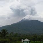 Erupción de volcán en Indonesia