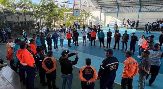 Estudiantes del CELAM participaron en simulacro de desalojo en caso de sismo