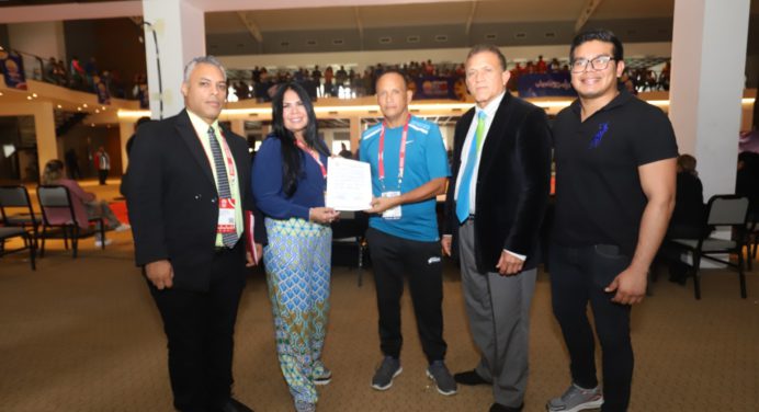 Federación Venezolana de Judo donó tatami de competencias a atletas monaguenses
