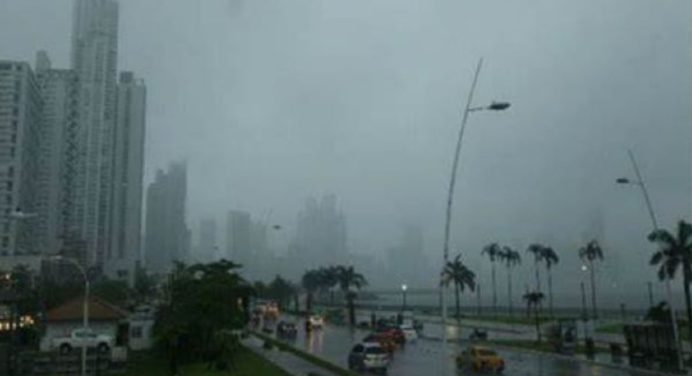 Fuertes lluvias en Panamá dejan un muerto y dos personas desaparecidas