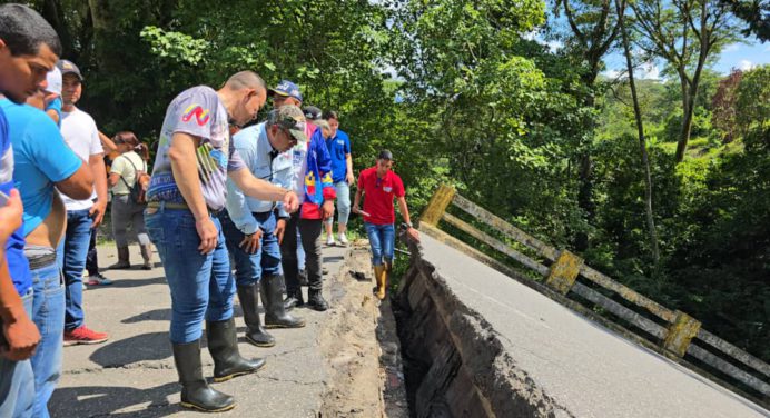 Gobierno Bolivariano atiende situación del colapso del puente El Bongo en Portuguesa