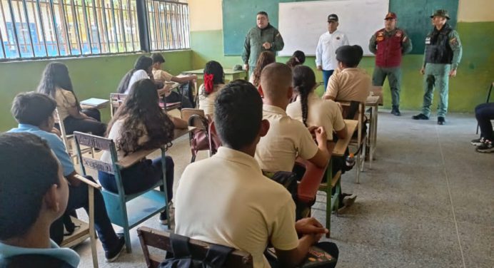 Imparten charlas preventivas de retos virales en planteles de Libertador