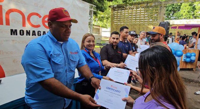 Inces entregó 300 certificados de capacitación a jóvenes de Maturín