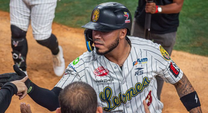 Leones del Caracas continúa recuperando terreno a costa de Caribes
