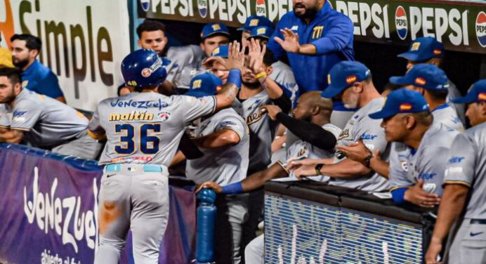 Magallanes le dio una paliza a los Leones del Caracas 18 carreras por 3