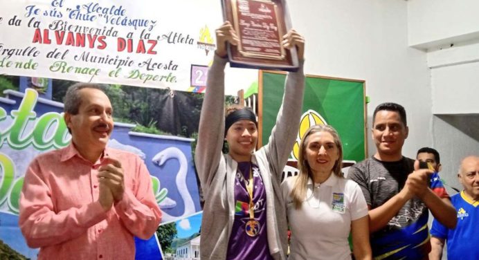 Municipio Acosta recibió a su campeona, la atleta Alvanys Díaz