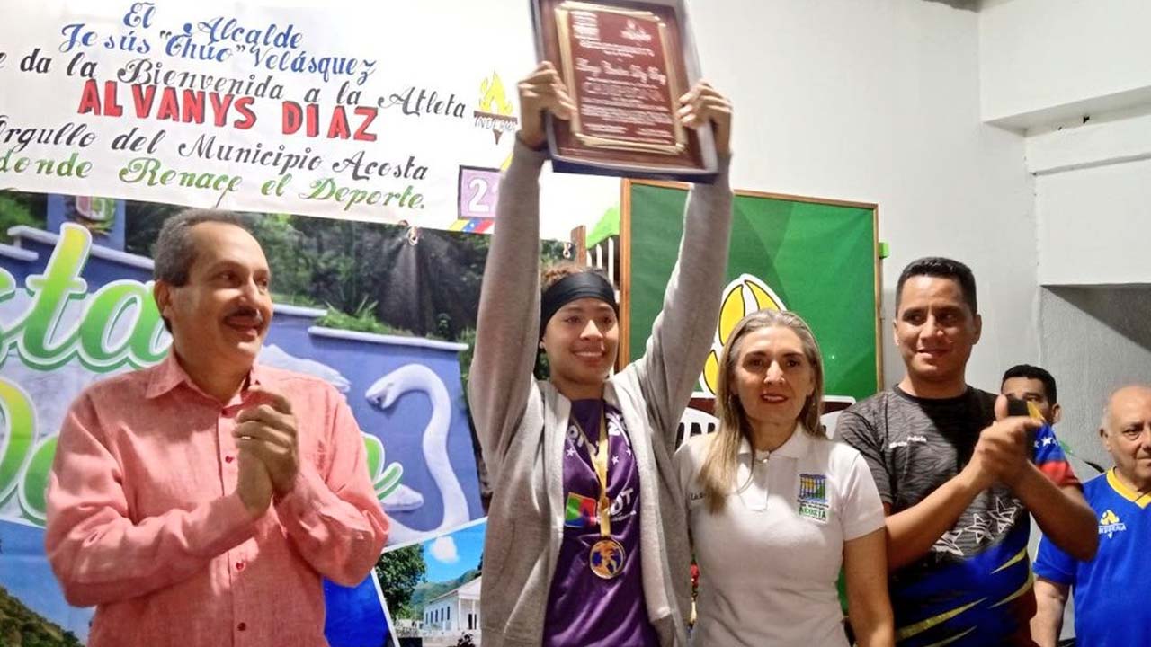 Municipio Acosta recibió a su campeona, la atleta Alvanys Díaz