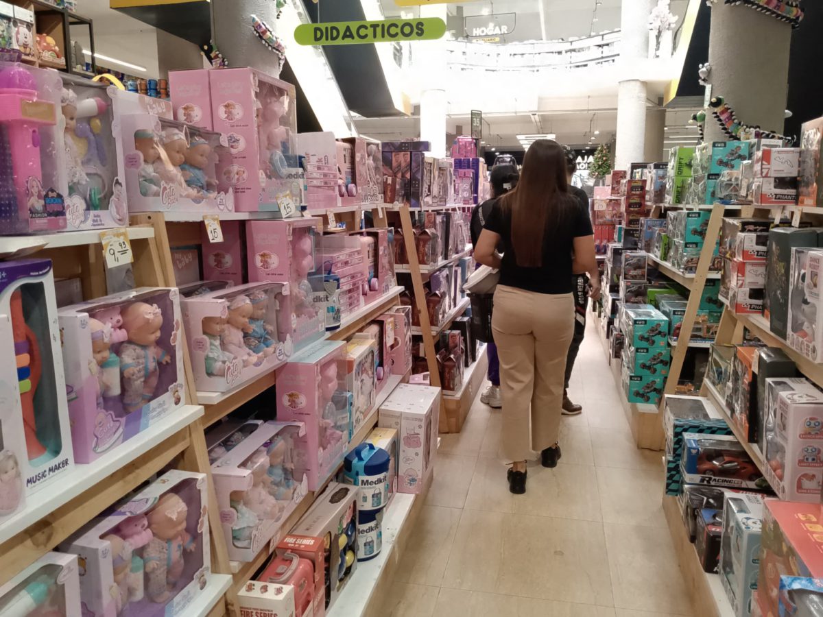 Padres adelantan la compra de juguetes para Navidad 2 compra de
