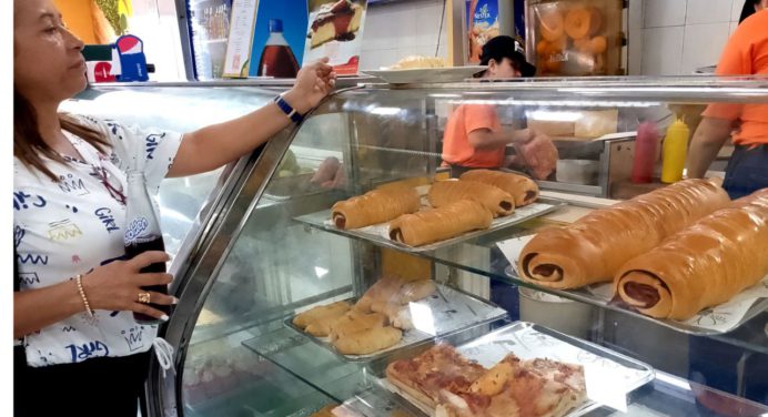 Panaderías ofrecen el popular pan de jamón desde 5 dólares