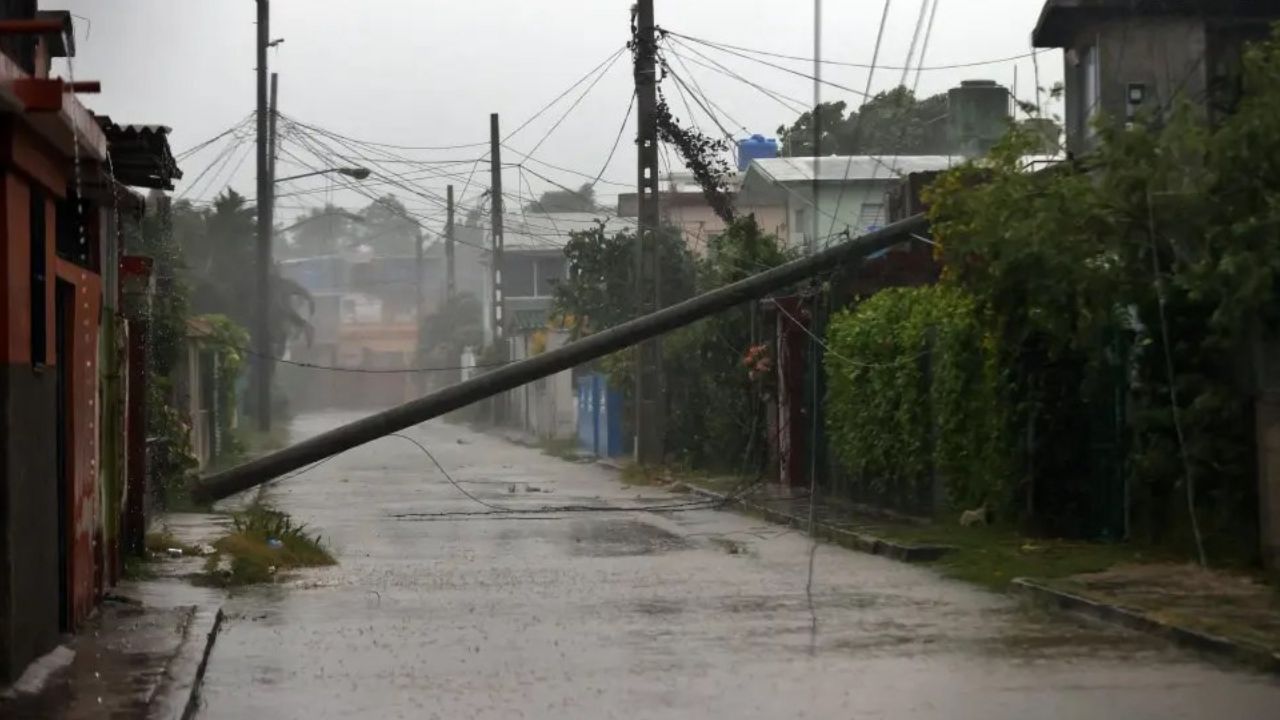 Paso del huracán Rafael