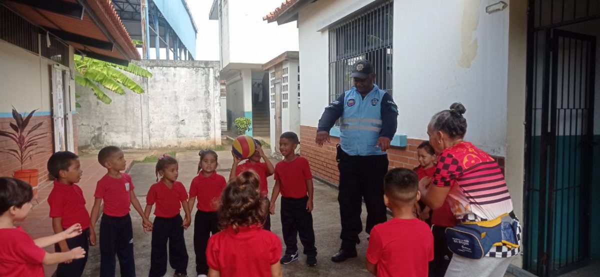polimonagas lleva conversatorios a escuelas advirtiendo peligros de los retos virales laverdaddemonagas.com charla2