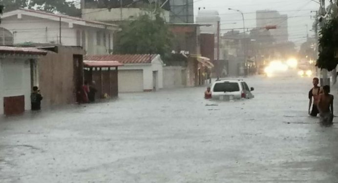 Siguen las inundaciones en Barquisimeto por las intensas lluvias