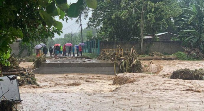 Un niño de 3 años se convierte en la segunda víctima de la tormenta Sara en Honduras