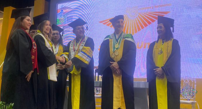 Unerg Maturín a casa llena celebró graduación de 108 nuevos profesionales