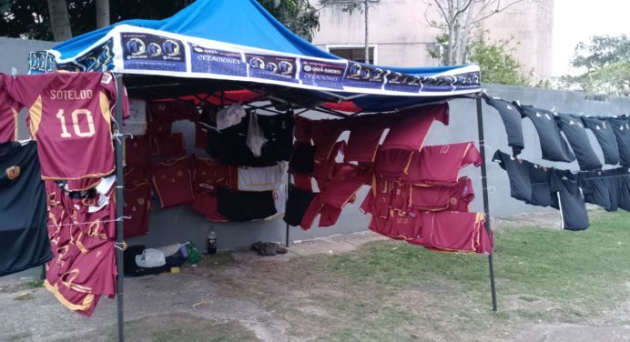 Venta de camisetas de La Vinotinto están bajas a días del partido contra Brasil