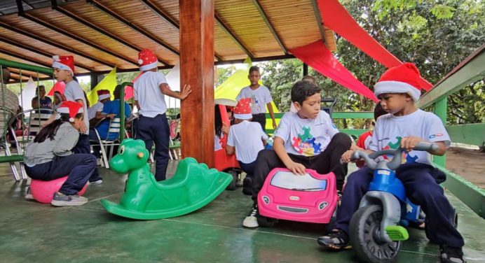 105 niños del programa de Estimulación sensorial celebran Navidad en La Guaricha