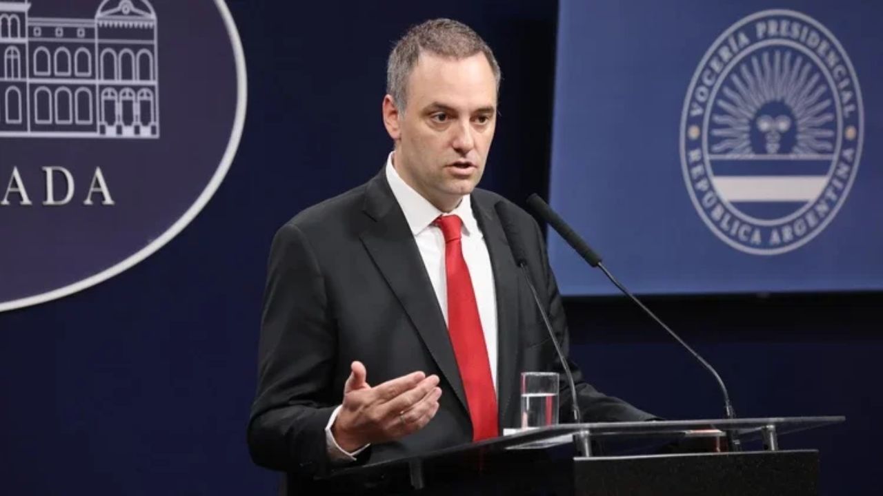 Argentina anuncia cambios drásticos en su régimen migratorio