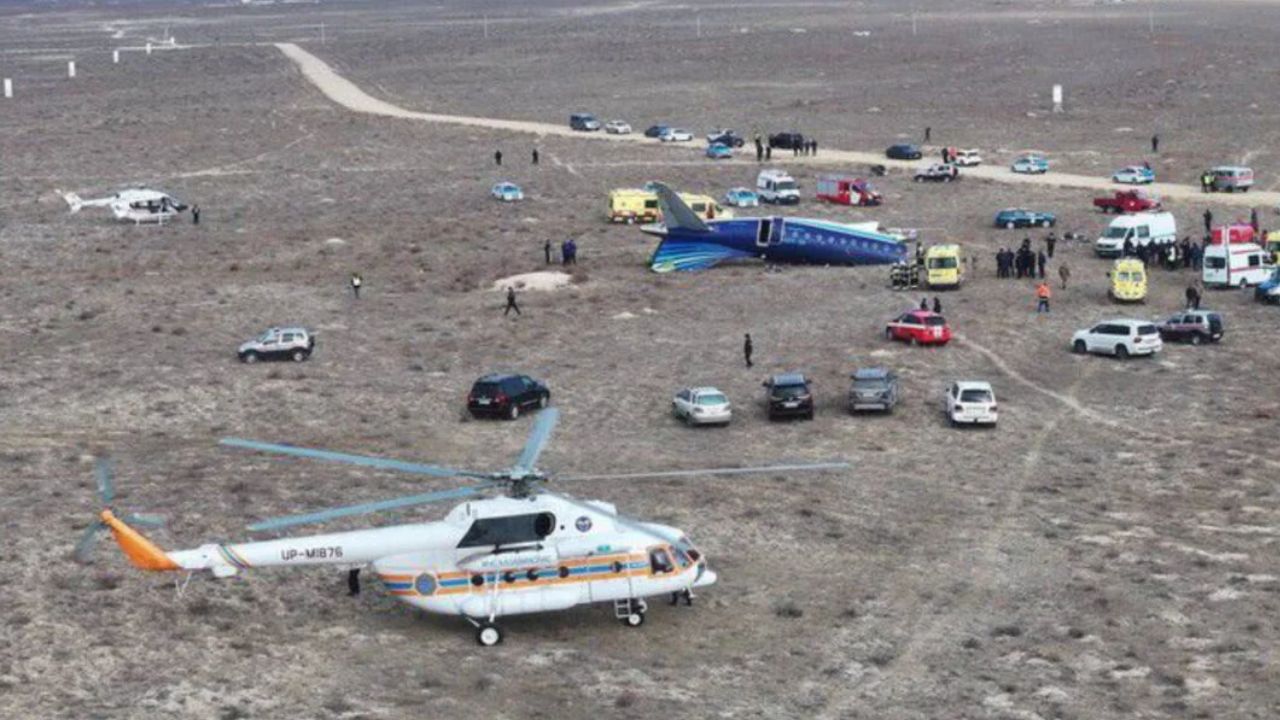 Ascienden a 32 los supervivientes en accidente aéreo en Kazajistán