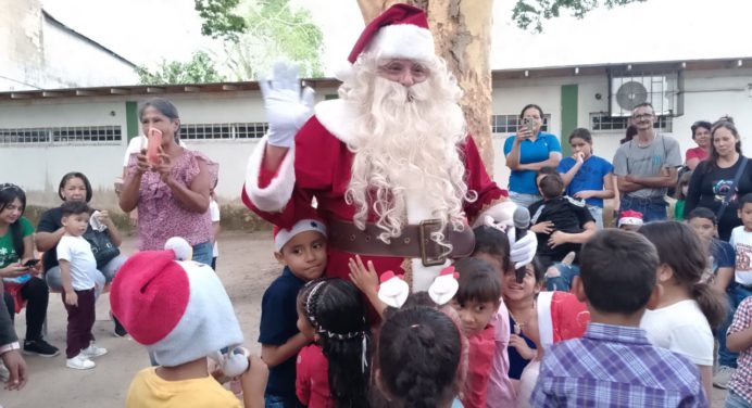 Cierre anual de «Acéptame como soy» benefició a 120 niños con la entrega de juguetes