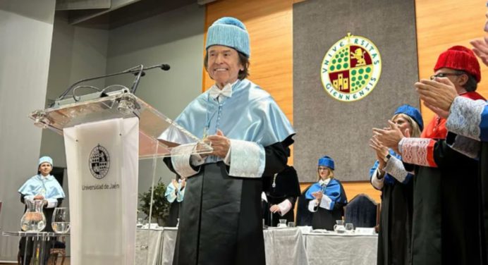 El cantante Raphael recibió doctorado Honoris Causa de la Universidad de Jaén