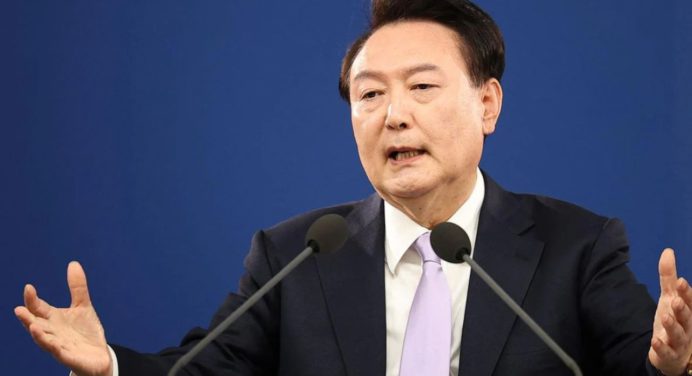 Emiten orden de arresto contra el expresidente surcoreano Yoon Suk Yeol