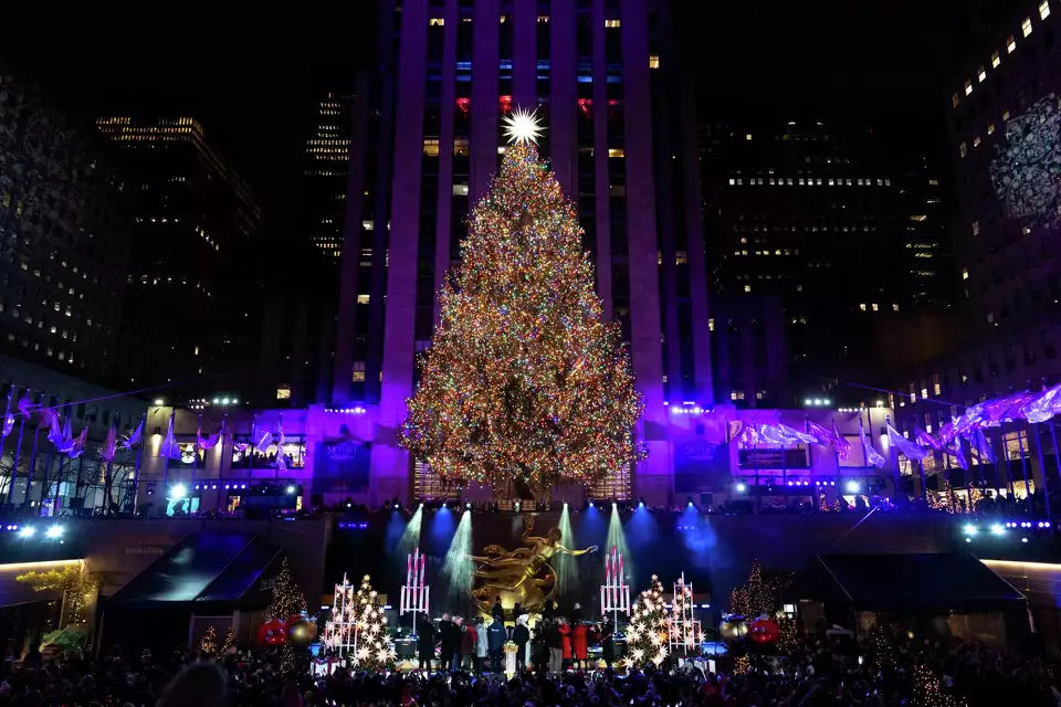 Encienden las luces del árbol de Navidad del Centro Rockefeller de Nueva York (+VIDEO)