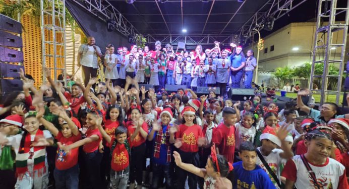 Entre luces y parranda se encendió la Navidad en la plaza El Balancín de Maturín