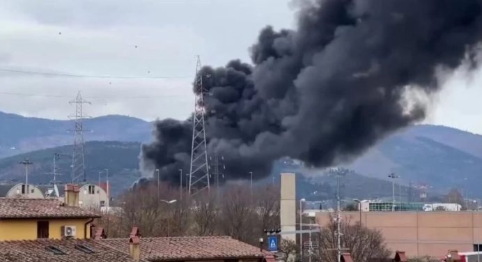 Explosión en una refinería en Italia dejó dos muertos y ocho herido