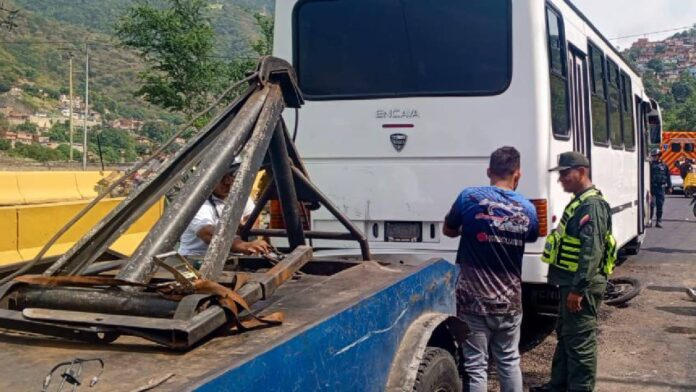 Funcionaria de la PNB falleció tras accidente en la autopista Caracas – La Guaira