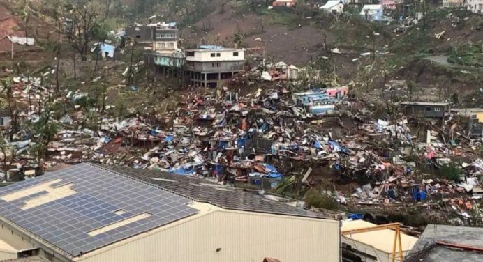 Gobierno francés confirma cientos de muertes tras paso de ciclón por las islas Mayotte