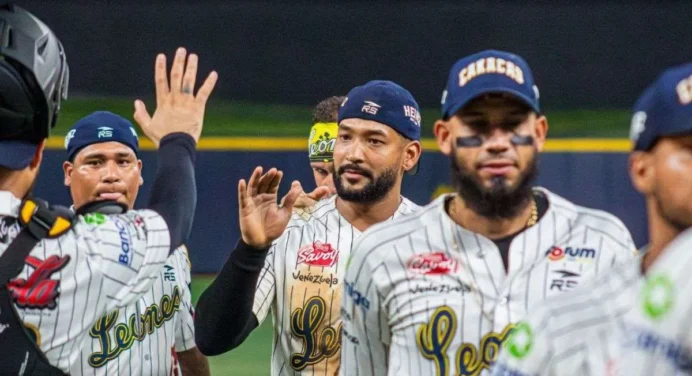 Leones del Caracas avanzó a la serie del comodín al eliminar a Tiburones de La Guaira