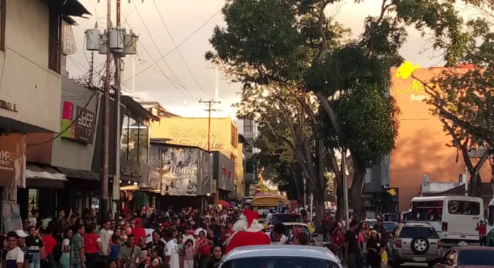 Más de 500 juguetes regaló FVSL en su tradicional caravana de Navidad