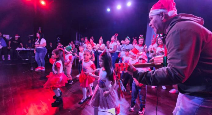 Más de 565 niños participan en el parrandón «Samanna vuelve a cantar en Navidad»