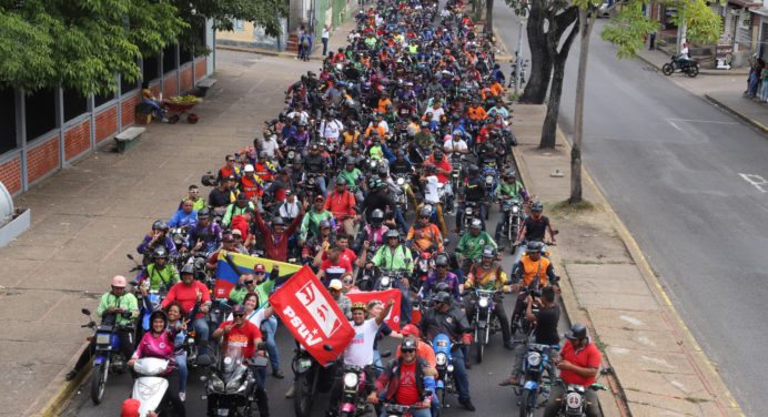 Motorizados participaron en caravana Navidades felices y en paz