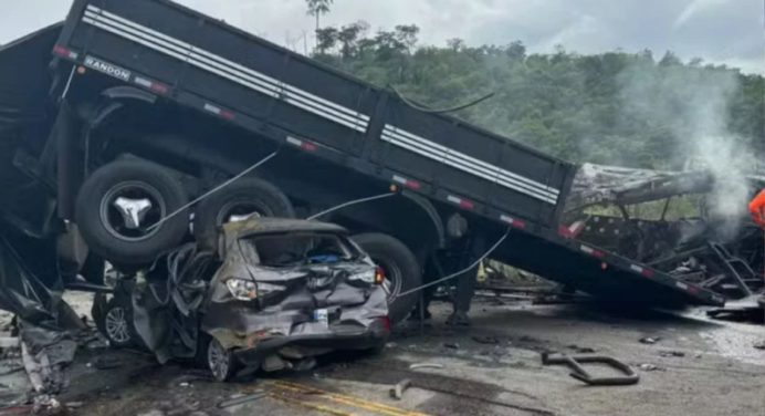 Mueren al menos 22 personas en un accidente de autobús en Brasil (+VIDEO)