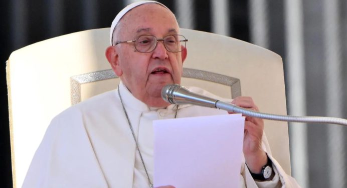 Papa Francisco rezó el Ángelus resfriado desde El Vaticano