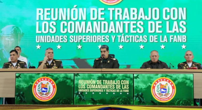 Presidente Maduro fortalece estrategias militares en reunión con comandantes de la FANB